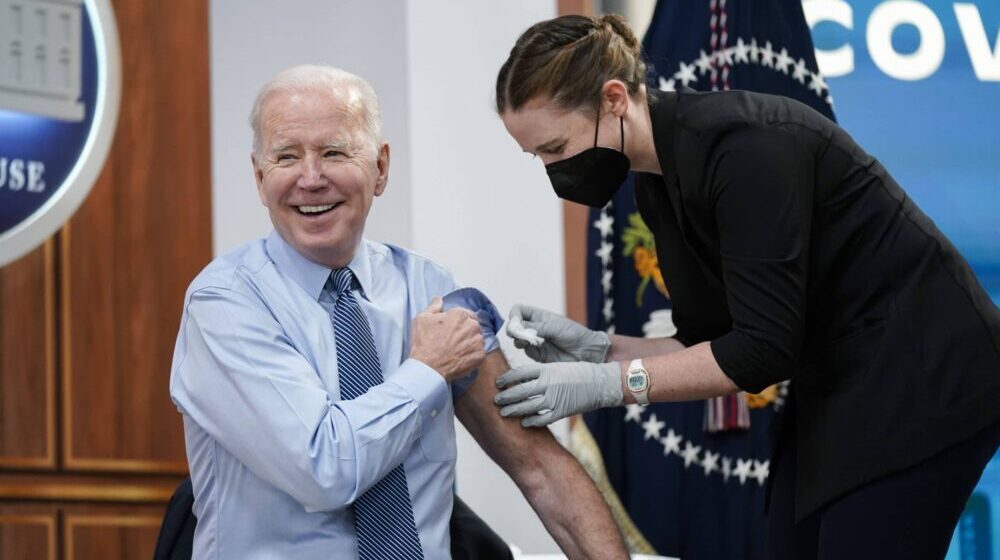 Bajden primio četvrtu dozu Fajzer vakcine 1