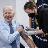 Bajden primio četvrtu dozu Fajzer vakcine 4