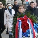 Vlada Srbije položila venac na spomen ploču Đinđiću 8