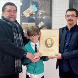 Kikinda: Plaketa "Sima Cucić" Srđanu Tešinu za knjigu "Luka kaže" 2