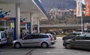 U Kragujevcu više nema evra u menjačnicama: Šta se dešava na benzinskim pumpama i marketima širom Srbije 4