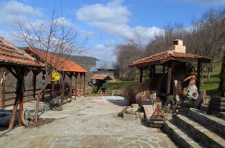 Etno-selo Baba Spaska kod Trgovišta Zašto turisti koji ne voze džip već dve godine ne mogu u etno - selo kod Trgovišta 5