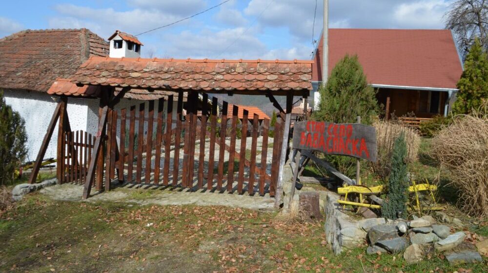 Zašto turisti koji ne voze džip već dve godine ne mogu u etno - selo kod Trgovišta 1