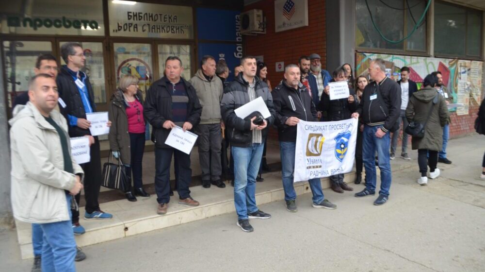 Protest dela prosvetara u Vranju "Zaokružimo obrazovanje", skraćenje časova u desetak škola 1