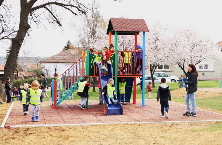 U Kragujevcu rekonstruisano dečje igralište na Pivari 1