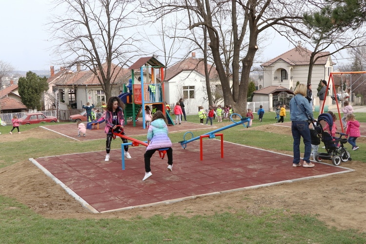 U Kragujevcu rekonstruisano dečje igralište na Pivari 2