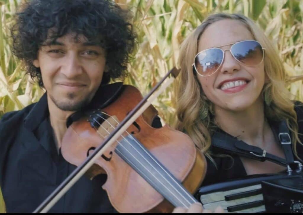 "Živeo sam u siromaštvu, othranile su me baba i tetka, a najviše sam želeo violinu": Samouki violinista stigao do svetskog vrha 2