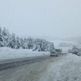 Zbog novog snega u užičkom kraju saobraćaj usporen, čeka se ukidanje zabrane kretanja za kamione 14