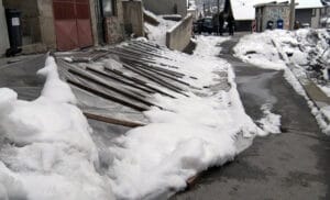 Kuće 20 porodica iz Užica klize posle svake veće kiše: Idu izbori, pljušte obećanja, a strah ostaje 3 Kuće 20 porodica iz Užica klize posle svake veće kiše: Idu izbori, pljušte obećanja, a strah ostaje 3