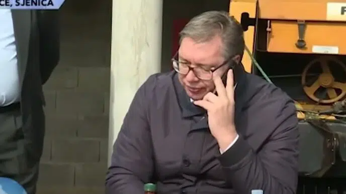 Janjić o Vučićevim telefonskim razgovorima sa Makronom, Džonsonom i Erdoganom: Nije sposoban da istovremeno hoda ulicom i žvaće žvaku 1