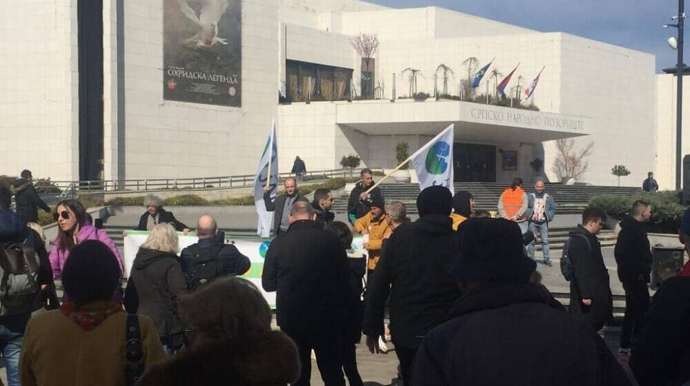 Održan protest "Srbija nije na prodaju" u Novom Sadu: "Uredba povučena, ali Rio Tinto i dalje radi" 1