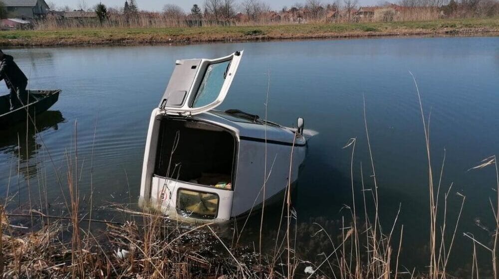 Pripreme za lokalne izbore u Kuli: Opozicionaru potopljen automobil, sedam lista za skupštinu opštine 1