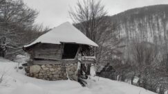 IMG-0441d8021dbf50b082db4ac47d5c5bb9-V Planinari “Tornika” posetili mladića koji živi sam u selu na 1.200 m nadmorske visine (FOTO) 3