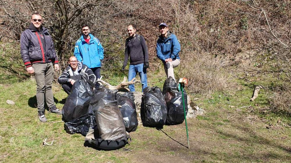 Ekolozi i građani očistili od smeća deo Vranja, sledeća akcija u subotu 1