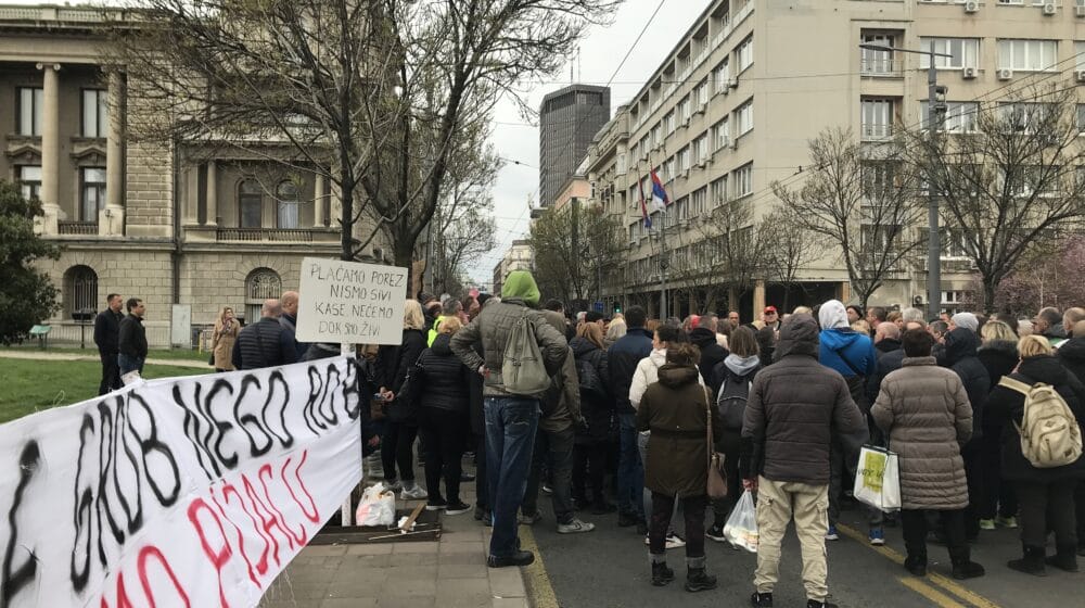 Pijačni prodavci se razišli: Niko im se nije obratio iz Predsedništva 1