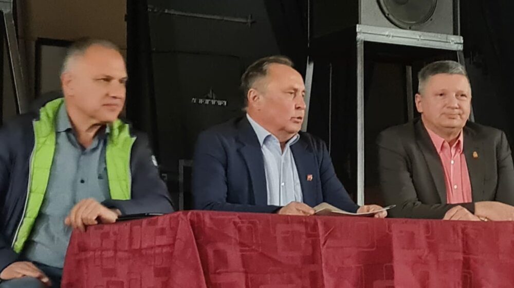 Đukić na razgovoru sa radnicima firme "Keramika" iz Mladenovca: Uskoro saradnja između PUPS-a i udruženja 'Radnička akcija' 1