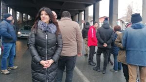 U uputstvu SNS-a za kampanju od vrata do vrata domovi građana koji ih ne podržavaju nazvani "brlogom", užički SNS demantuje verodostojnost papira 2 U uputstvu SNS-a za kampanju od vrata do vrata domovi građana koji ih ne podržavaju nazvani "brlogom", užički SNS demantuje verodostojnost papira 2