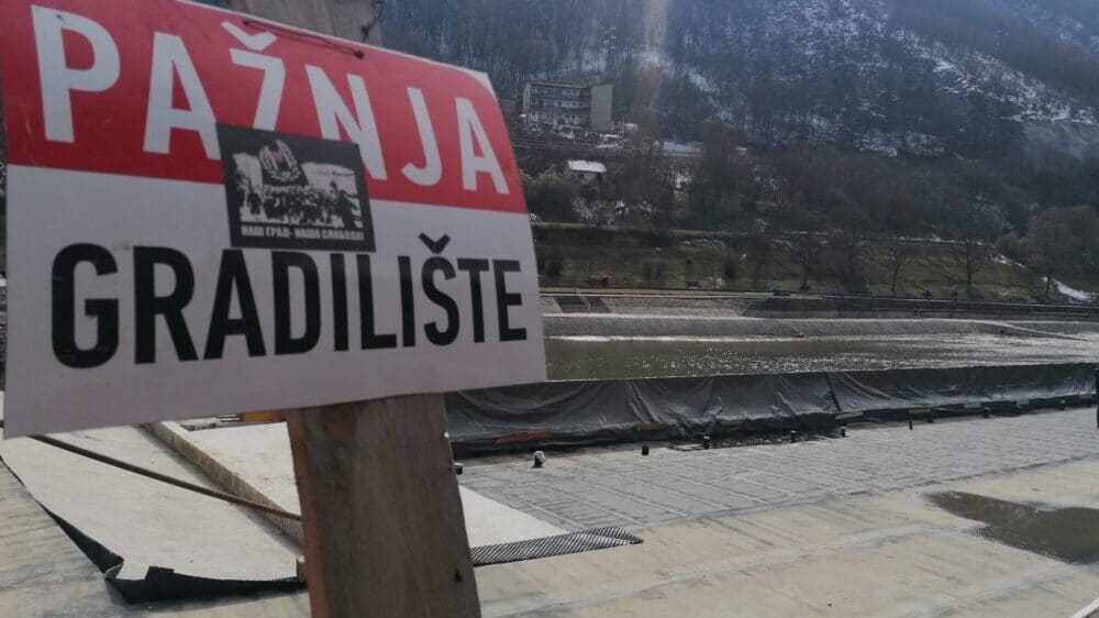 Na leto otvaranje bazena vrednog 20 miliona, iz užičkog SSP-a pitaju da li je popločan pločicama od bisera 4