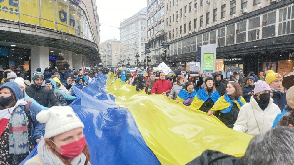 Na Trgu republike održan skup podrške Ukrajini, sa druge strane Sima Spasić i Levijatan 1