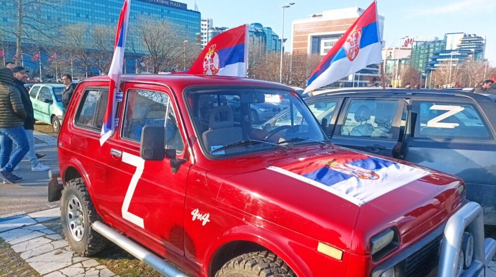 Protestna vožnja podrške Rusiji kroz centar Beograda (FOTO) 1