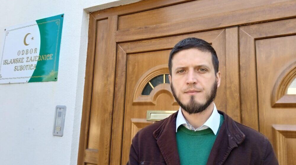 Kako imam Abdurahman Salaji komentariše razbijanje prozora na subotičkoj džamiji 1