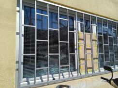 Razbijena stakla na objektima na Karađorđevom putu u Subotici Kako imam Abdurahman Salaji komentariše razbijanje prozora na subotičkoj džamiji 5