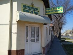 Razbijena stakla na objektima na Karađorđevom putu u Subotici Kako imam Abdurahman Salaji komentariše razbijanje prozora na subotičkoj džamiji 6