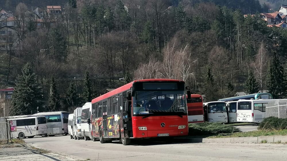 Užice: Za Vučićev dolazak novi asfalt umesto crvenog tepiha (FOTO) 2