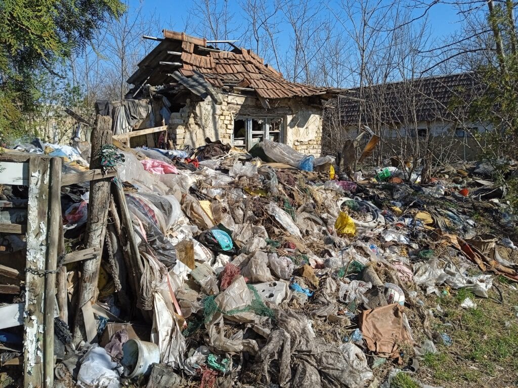 Subotica: Stanovnicima ulice Ante Evetovića Miroljuba deponija stigla do kuće, strahuju za zdravlje 2