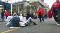 Protest pijačnih prodavaca Nezadovoljni pijačni prodavci pred Predsedništvom, poručuju "može sve - kase ne" (VIDEO, FOTO) 5