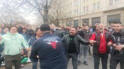 Protest pijačnih prodavaca Nezadovoljni pijačni prodavci pred Predsedništvom, poručuju "može sve - kase ne" (VIDEO, FOTO) 8