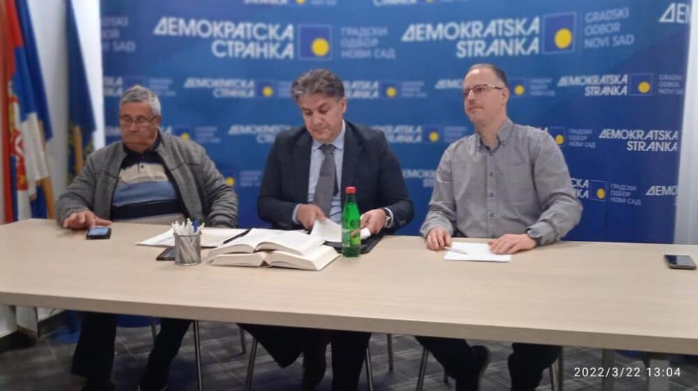 U Bečeju 17 bivših i sadašnjih odbornika SNS i POKS tužili člana DS 1