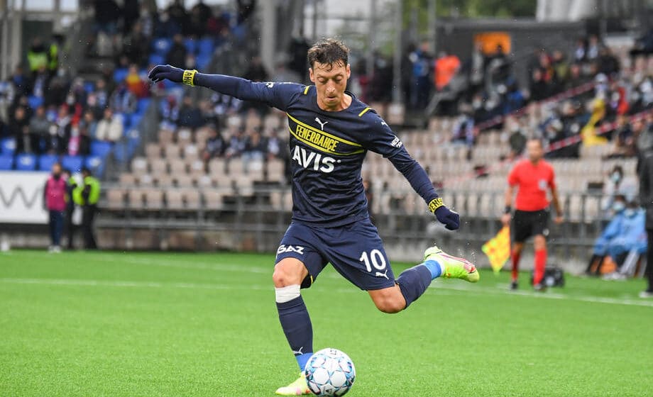 Fener izbacio Mesuta Ozila iz tima 1