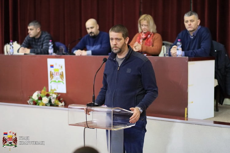 Kragujevac je prezadužen i nestručno vođen, tvrdi odbornik SNS Goran Kovačević 2