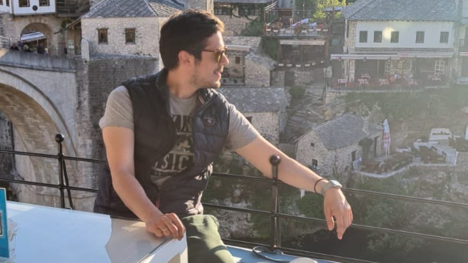 Pevač Nikola Rokvić prodaje Tviter nalog da bi pomogao izgradnju puta do crkve 1