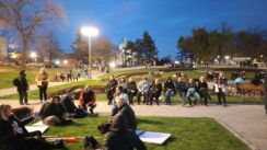 PIC_20220330_193056_b Nezadovoljni pijačni prodavci pred Predsedništvom, poručuju "može sve - kase ne" (VIDEO, FOTO) 2