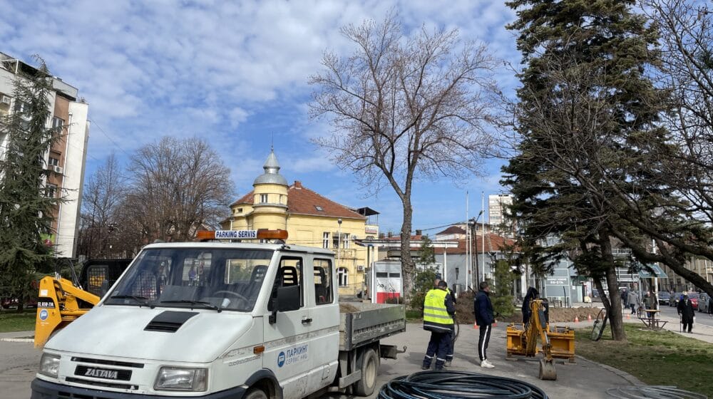 Niš: Počela rekonstrukcija parka preko puta Suda 1