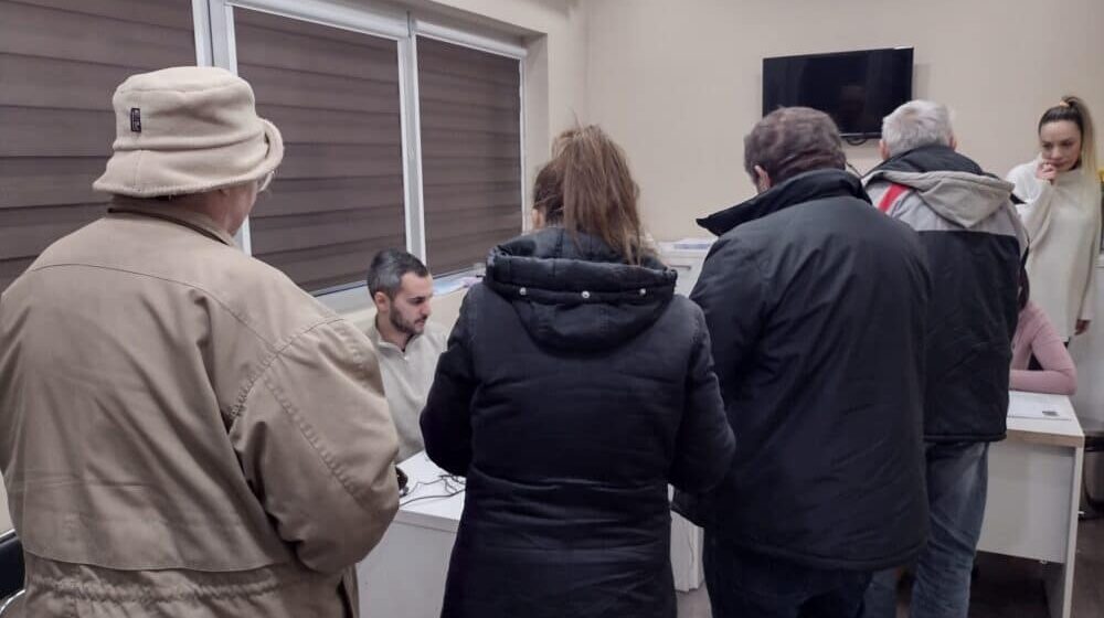 I u Kragujevcu počelo prikupljanje potpisa za predsedničku kandidaturu Biljane Stojković 1