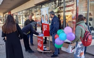 Protivnici nošenja zaštitnih maski posećivali užičke škole, što je uznemirilo deo učenika i njihovih roditelja 4 Protivnici nošenja zaštitnih maski posećivali užičke škole, što je uznemirilo deo učenika i njihovih roditelja 4