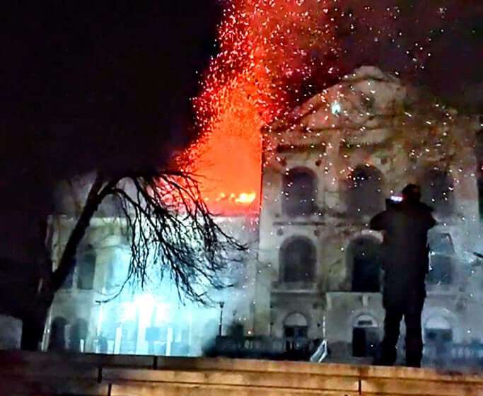 Požar u Starom zdanju ugašen, vatrogasci dežuraju 1