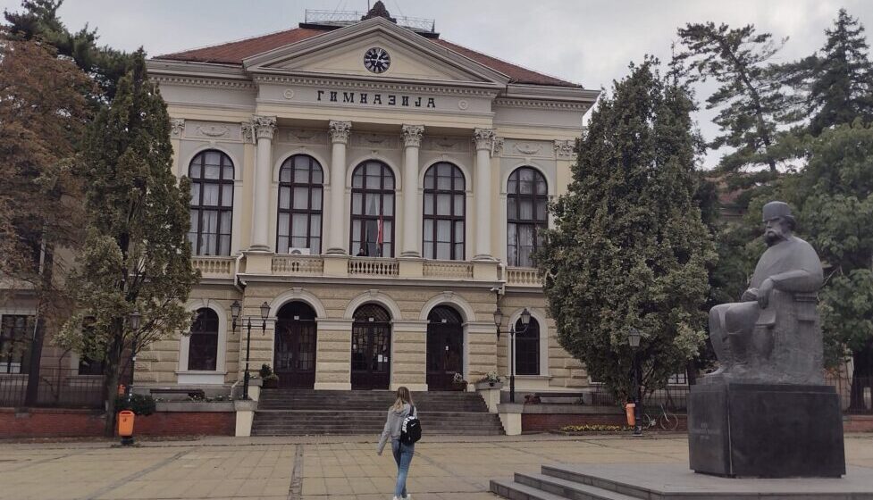 Kragujevac: Prosvetari na protestu u Beogradu, časovi 30 minuta 1