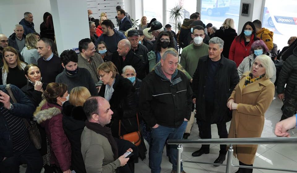 SNS Kragujevac: Potpisi za Vučićevu kandidaturu skupljeni „brzinom cunamija” i u „ritmu većinske Srbije” 1