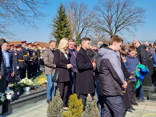 U Prijedoru sahranjen ubijeni načelnik Radenko Bašić 1
