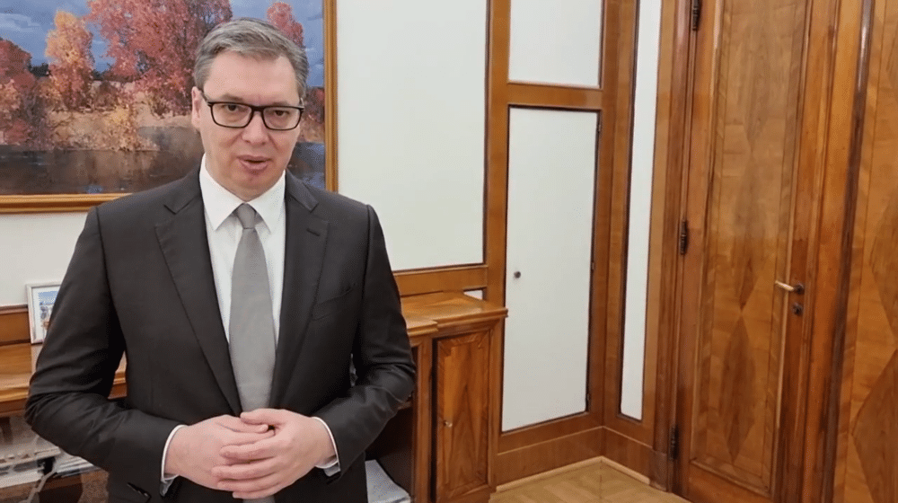 Ljudi kupuju zalihe, Vučić poručuje: Ne nasedajte, imamo dovoljno hrane i goriva (VIDEO) 1