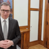 Ljudi kupuju zalihe, Vučić poručuje: Ne nasedajte, imamo dovoljno hrane i goriva (VIDEO) 3