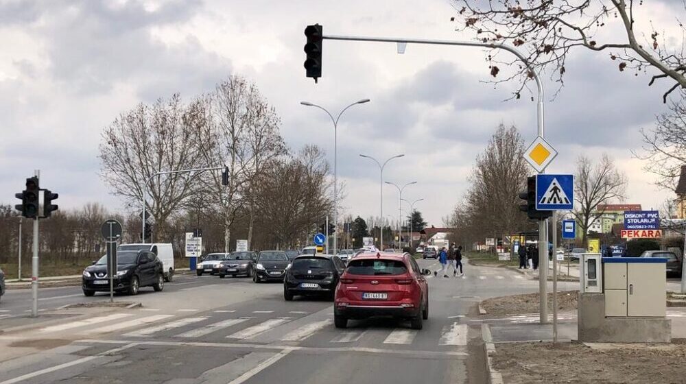 Dva nova semafora na Novosadskom putu od danas u funkciji 1