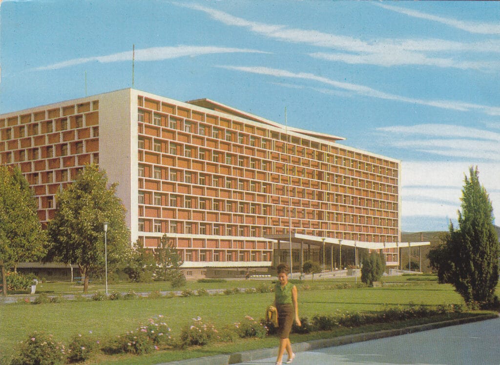 Ranije je bilo nezamislivo putovanje bez razglednica: Sada su samo u zbirkama kao što je kragujevačka "Sentimentalno putovanje" 6