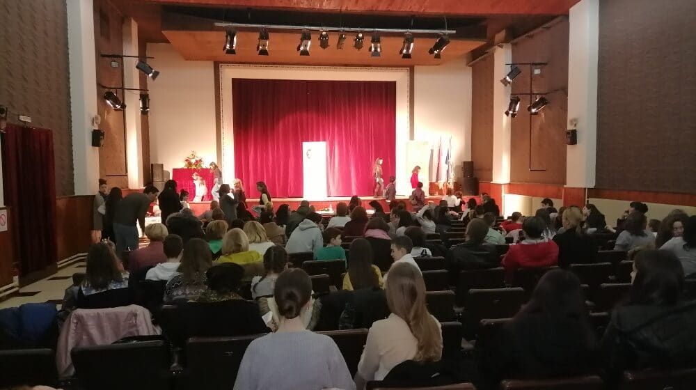 Zrenjaninski učenici postigli odlične rezultate na Zonskoj smotri recitatora 1