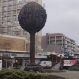 Kragujevac: Pre tri godine polomljen spomenik žrtvama ratova iz devedesetih u centru grada i niko još ne reaguje 1