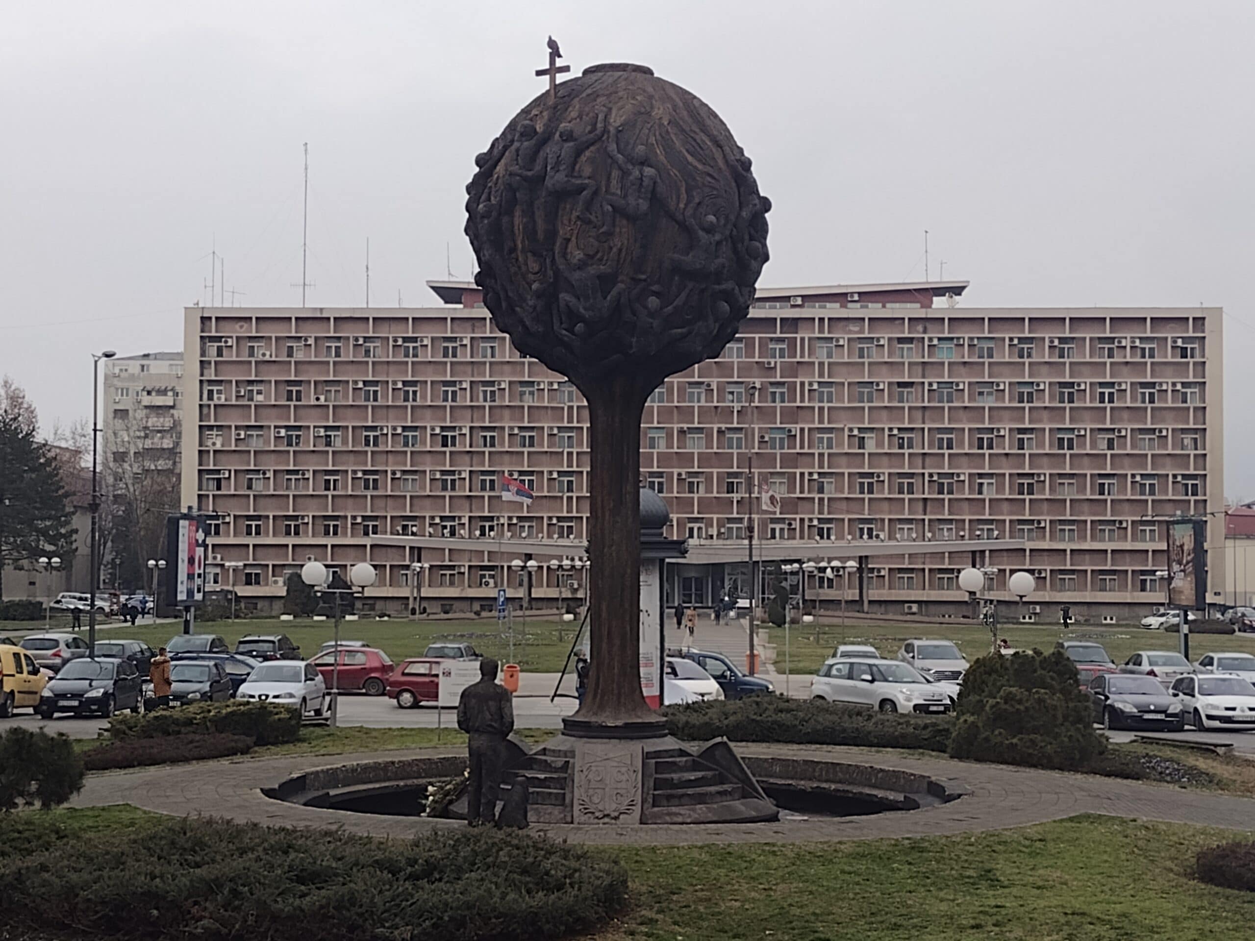 Kragujevac: Pre tri godine polomljen spomenik žrtvama ratova iz devedesetih u centru grada i niko još ne reaguje 4